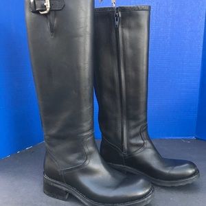 Feet Lance boots from Paris